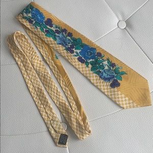 Vintage 1990’s V2 by Versace tie